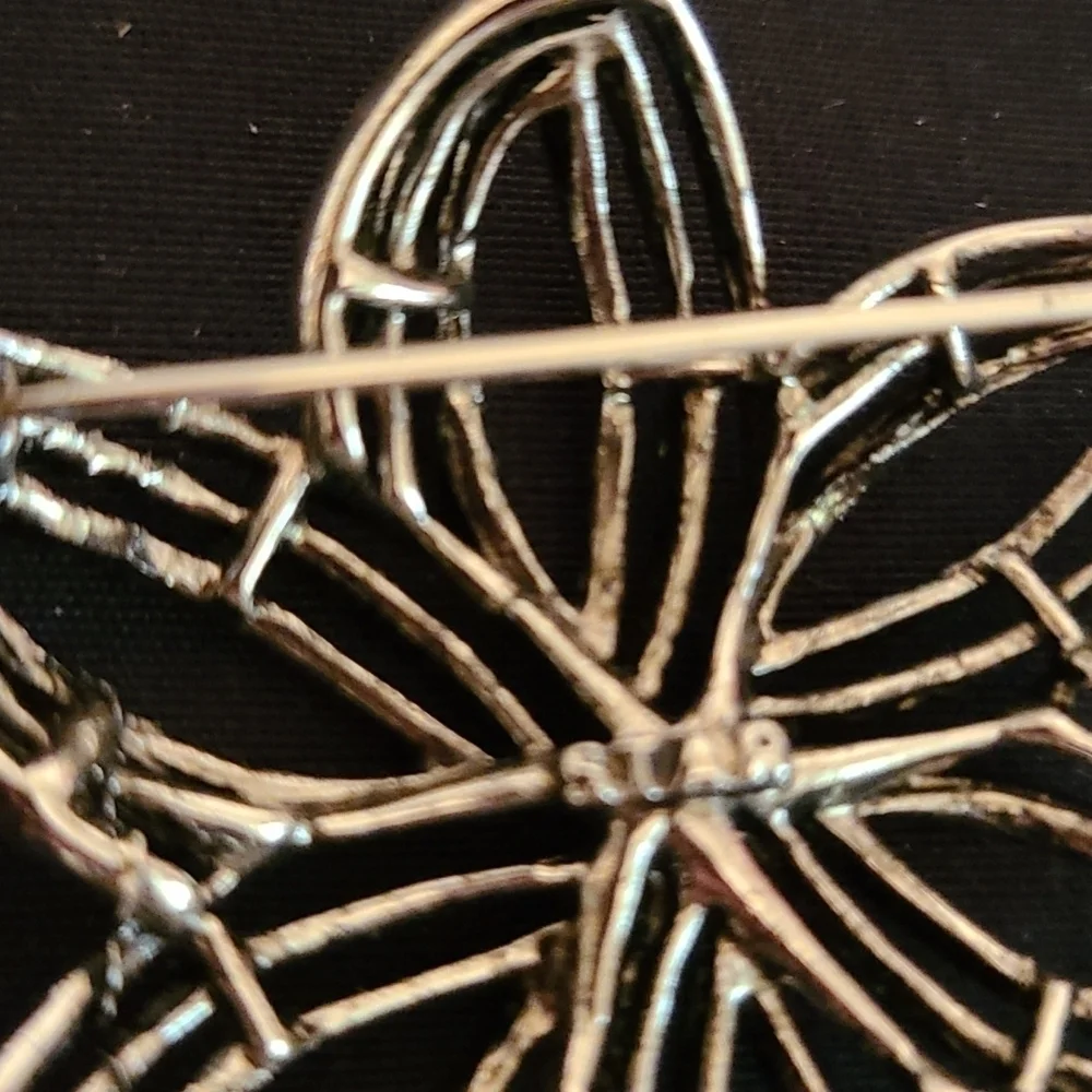 STAR Vintage Signed Silver Tone Brooch